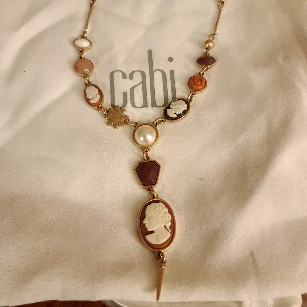 Cabi cameo Set, necklace and earrings
